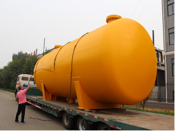 分子蒸餾與常規(guī)蒸餾技術(shù)相比有以下特點(diǎn):